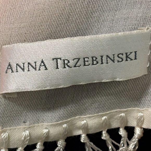 Anna Trzebinski Designer Stole trimmed in Fowl Feathers Black and White NWOT - Picture 2 of 4